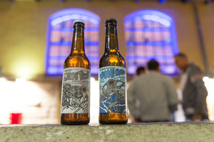 Jeder Gast erhielt als Dankeschön fürs Kommen speziell für das Event gebrautes und designtes Bier. 