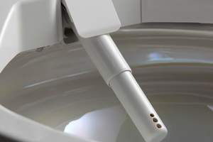  Im Alter absolute Notwendigkeit: Das Stabdüsensystem der Washlets von Toto ermöglicht die berührungslose Intimreinigung mit warmem Wasser. 