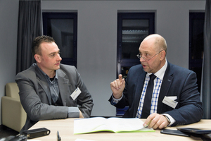  Im Gespräch mit SHK Profi-Redakteur Sascha Brakmüller (links) gab Rolf Steffen Einblicke in das Gesamtkonzept der Akademie Zukunft Handwerk. 
