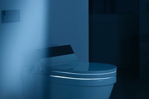  Licht bietet auch Sicherheit in der Dunkelheit: Das Dusch-WC „SensoWash“ schafft mit einer integrierten LED-Nachtlicht-Funktion die nötige Orientierung, ohne den Ruhezustand des Körpers zu unterbrechen.  