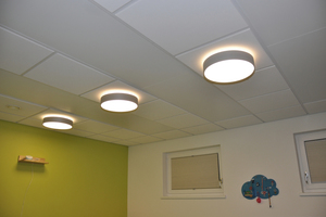  Lampen wurden außerhalb der Heiz-/Kühl­elemente angebracht, das vereinfachte die Installation. 
