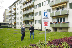  Baugenossenschaft Familienheim Lörrach, Gebäude mit 30 Wohnungen. Unter der Grünfläche wurde ein 45 m³ fassender Pelletsspeicher installiert.Foto: König  