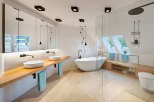  Leicht, modern und edel zeigt sich das Bad in einem einzigartigen Design. 