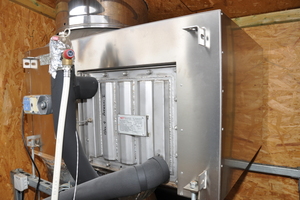  Das Rippenrohrregister ist leicht zugänglich und kann zur Reinigung aus dem Wärmetauscher gezogen werden. 