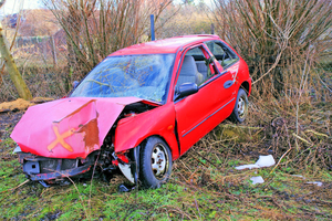  Als Unfall bezeichnet man per Definition ein Ereignis, das unbeabsichtigt geschieht und Schaden anrichtet. Bei diesem unvorhergesehenen Sachverhalt können Menschen auch verletzt oder getötet werden. 