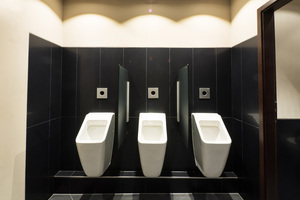  Urinale aus der Systemserie „Architectura“ 