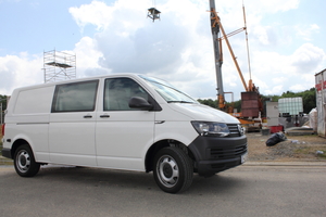  Der Volkswagen Transporter mit langem Radstand und 110 kW starkem TDI-Motor hat eine Nutzlast von bis zu 1316 kg. 