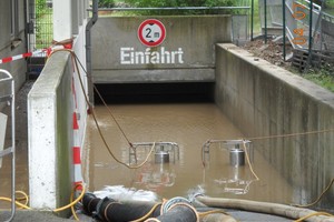  Tiefgarage in Ditzingen/Landkreis Ludwigsburg am 4. Juli 2010. Überflutung nach intensivem Starkregenereignis. Die Niederschlagsmenge von 100 l/m² in einer Stunde ließ auch Regenrückhaltebecken in kürzester Zeit volllaufen. Die Kanalisation hatte keine Chance, das gesamte Wasser aufzunehmen. 