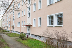  Das Quartier in Zwickau besteht aus fünf baugleichen Wohnblöcken in Reihenbebauung. Aufgrund der Homogenität der Bebauung können die Ergebnisse aus dem Modellprojekt auf vergleichbare Quartiere übertragen werden.  