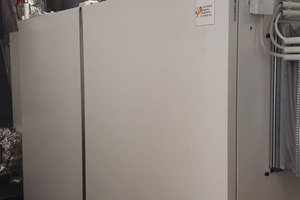  Links: Das „Duplex Flex 2.600“ erwies sich als perfekte Lösung für den neuen Duschbereich. Gerüche, Schadstoffe und Feuchte werden zuverlässig abtransportiert, die Luftqualität bleibt konstant hoch und Wärme geht ebenfalls nicht verloren. Denn dank der Wärmerückgewinnung wird die entstehende Wärme genutzt, um die Zuluft in den Raum je nach Wetter zu kühlen oder zu erwärmen. 