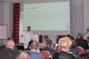  André Brömmel mit dem Vortrag „Dr. Handwerk: Schmerzen von Kunden erkennen - und erfolgreich behandeln“ 