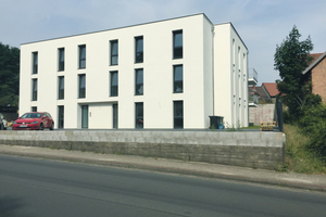  Moderne Zeiten: Beim Neubau dieses Mehrfamilienhauses in Hankensbüttel kamen neun Wärmeübergabestationen der Serie „SATK20103HE“ (siehe rechtes Bild) von Caleffi zum Einsatz. 