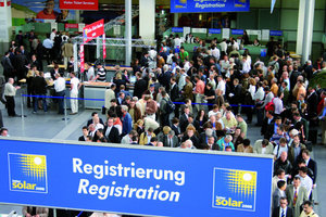  Informationslust in MünchenÜber 50 000 Besucher strömten in die sieben Messehallen der Intersolar 