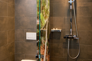  Die Zimmer des Rhön Park Hotels wurden mit den spülrandlosen WCs „Keramag Renova Nr. 1 Plan“ ausgestattet: Die patentierte Rimfree-Technologie sorgt für eine wirksame Ausspülung des WC-Beckens. 