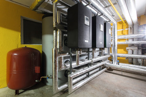  Jede der drei Buderus Frischwasserstationen „Logalux FS120/3“ erreicht eine Nennzapfleistung von 120 l/min bei 60 °C Warmwassertemperatur und 70 °C Pufferspeichertemperatur.  