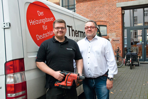  Michael Kriegisch (li.) und Kersten Wilhelm gehören zu den ersten Heizungsinstallateuren in Deutschland, die den Hilti Bohrhammer „TE 6–A36“ bereits in 2016 testen konnten. 