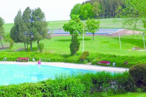  Schon nach wenigen Sonnenstunden erreicht das Badewasser eine Temperatur von 26 °C.  