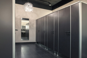  Die Toilettenanlagen an den Veranstaltungs-räumen wurden ebenfalls modernisiert. Auch hier geben Keuco Armaturen, Accessoires und Spiegel ihren Beitrag zur exklusiven Gestaltung. 