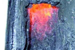  Feuer im RohrBei brennenden Schornsteinen können Temperaturen bis zu 1500 °C erreicht werden – beim Löschen mit Wasser besteht durch den Wasserdampf Explosionsgefahr (siehe Infobox) 