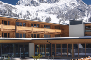  Das Familienhotel Sonnenalpe liegt im sonnigen Kärntner Ski- und Wanderparadies Nassfeld.  