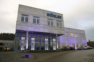  Durch die „Wöhler Welt“ hindurch geht es bei Wöhler am Standort in Bad Wünnenberg zu allen wichtigen Stationen im Unternehmen. Hier finden sich unter anderem Entwicklung, Produktion, Versand, Vertrieb und Verwaltung. 