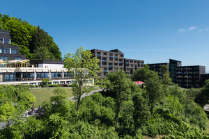  Schrittweise wurden im Rhön Park Hotel alle 17 Apartmenthäuser modernisiert. Urlaubs- und Tagungsgäste fanden aber trotz Umbaumaßnahmen ihre Ruhe.  