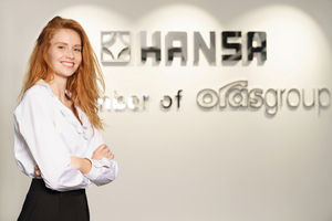  <div class="bildtext_1">Sandra Hunke, SHK-Handwerkerin, Model und Hansa-Markenbotschafterin.</div> 
