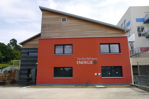  Ein vorbildliches Beispiel: das Technikhaus Energie+ der Radko-Stöckl-Schule in Melsungen. Innerhalb von drei Jahren wurde aus einem Betonbau ein energieeffizientes Gebäude auf dem neuesten Stand der Technik. 
