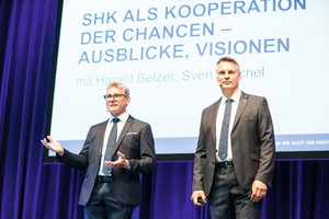  Harald Belzer und Sven Mischel (von links), die beiden SHK-Vorstände bei der Eröffnung der Jahreshauptversammlung der SHK AG. 