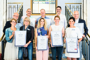  Die Gewinner (v.l.u.): Katrin Pontzen und Gisela Bukoll, Fa. Bukoll; Stefanie Cáceres Sánchez, Fa. Fred Weber; Claudia Altrichter, Fa. Elsässer; Eileen Schneider, Fa. Schneider Die Badgestalter. (v.l.o.): Georg Boddenberg, Fa. Boddenberg Die Badgestalter; Matthias Wensler, Fa. Wensler; Volker Schmalenberger, Fa. Schmalenberger; Wolfgang Reineck, Fa. Reineck Die Badgestalter; Ronald Maßalsky, Fa. Maßalsky GmbH. 