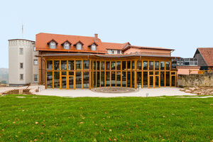  Das 4-Sterne-Hotel Brunnenhaus Schloss Landau entstand im Zuge einer Umnutzung in Landau bei Bad Arolsen. 