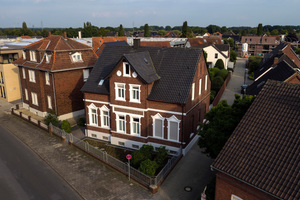  Frisch in den Hotelkomplex des Lindenhofs integriert: In dem kernsanierten historischen Gebäude wurden sechs Zimmer mit dem stromlosen Dusch-WC „Teceone“ ausgestattet. 