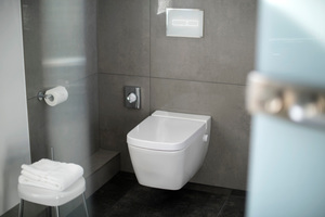  „Teceone“ ist eine hoteltaugliche Alternative zu komplizierten, erklärungsbedürftigen Dusch-WCs. 
