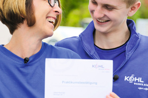  Im Rahmen der Kampagne „Ausbildung macht Elternstolz“ hatte Gisela Bobinger die Möglichkeit, die Arbeit ihres Sohnes besser kennen zu lernen. 