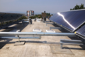  Ca. 180 m² Solarthermie sind auf den Dächern der beiden VBS-Mehrfamilienwohnhäuser in der Homburger Landstraße installiert.  