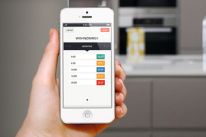  Per App lässt sich „evohome“ per Smartphone auch aus der Ferne bedienen – so kann die Regelung auf spontane Änderungen im Tagesablauf angepasst werden. Praktische Einstellungen wie ein Abwesenheits-Modus für den Urlaub und die ECO-Funktion machen Energie sparen besonders einfach.  