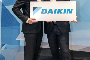  (v.l.) Georg Blümel, Rotex-Geschäftsführer, und Gunther Gamst, Geschäftsführer Daikin Airconditioning Germany  