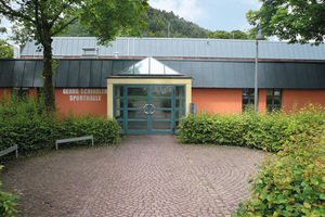  Die 1982 gebaute Georg-Schindler-Halle in Waldkirch wurde im Rahmen der Sanierung mit innovativen Deckenstrahlplatten inklusive hochwertiger und langlebiger LED-Beleuchtung ausgestattet. 