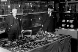  1920: Die komplette Afriso Produktpalette wird übersichtlich präsentiert – noch sind dafür ein paar zusammengeschobene Tische ausreichend. 