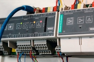  Bei der RohinstallationBereits während der Rohinstallation können „Geniax“-Server und Netzteil sowie eventuelle Verstärkereinheiten, bestehend aus Buskoppler und Netzteil, im Schaltschrank positioniert werden 