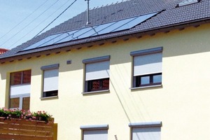  Regenerative HeizenergieDas Zweifamilienhaus in Goßmannsdorf/Unterfranken wird CO2-neutral mit einem Stückholzkessel und Solarwärme beheizt 