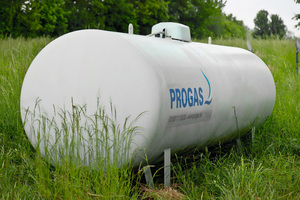  Einer der beiden Progas-Flüssiggasbehälter auf dem Firmengelände, die ein Volumen von jeweils 6.400 l aufweisen. 