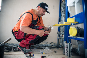  Professionielle Arbeitskleidung muss im Arbeitsalltag jede Bewegung mitmachen. 
