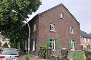  Mit einem Gesamtsystem aus Wärmepumpe, Wärmespeicher, Flächen-Heiz- und Kühlsystemen sowie Trinkwasser-Installation zieht moderne und nachhaltige Technik in ein denkmalgeschütztes Wohnhaus in Duisburg ein. 