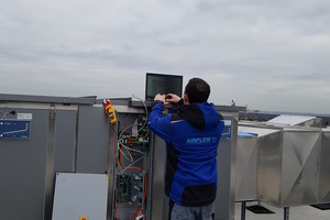  Inbetriebnahme des zentralen Airflow Lüftungsgeräts „Duplex 6500 Multi N“ durch einen Airflow Servicetechniker vor Ort. 