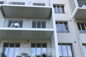  In den Apartments wurden effiziente Lüfter eingebaut, die den Anforderungen der Küstenlage, mit einer erhöhten Luftfeuchte, ebenso genügten wie den Komfortwünschen der Gäste. 