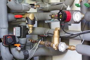  In einem Plusenergiehaus wurden Mikroblasen- und Schlammabscheider installiert, um das Systemwasser zu schützen. 