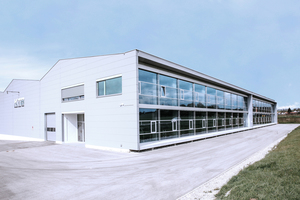  Die Kunststofftechnik Bernt GmbH (KTB) in Kaufbeuren fertigt und veredelt technische Funktionsteile aus Kunststoff. 