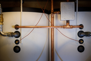  Zwei Warmwasserspeicher von Bosch mit jeweils 750 l Volumen sorgen für ausreichend warmes Wasser in allen Räumlichkeiten der Lodge. 