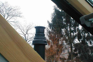  Mündung der Abgasleitung ohne Abstand zum geöffneten Dachflächenfenster 